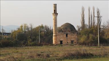 xhamia-koxha-mehmet-bej-e-pe%cc%88rmalluar-pe%cc%88r-thirrjen-e-ezanit