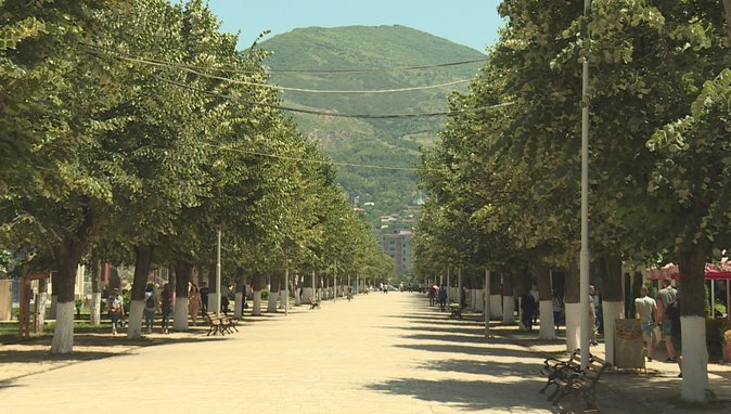 Poshtë emigracioni, rroftë emigracioni!