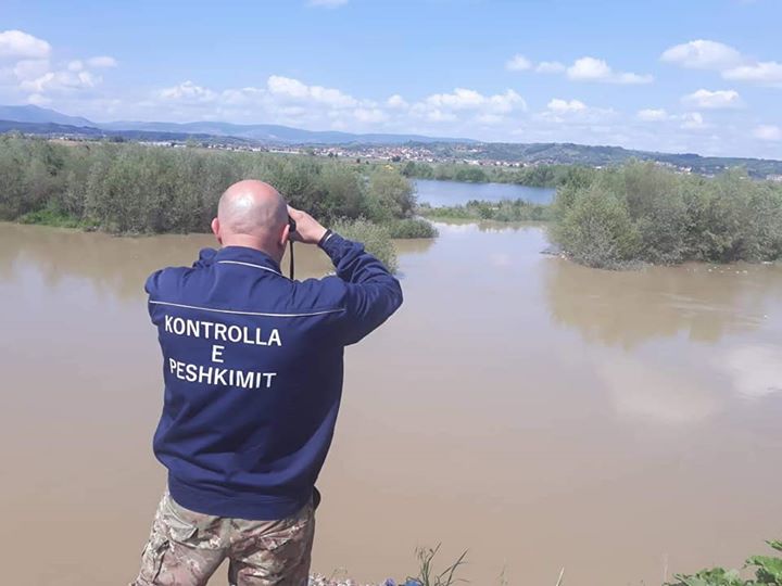 Konfiskohen rrjeta të paligjshme në Nashec të Prizrenit, rojet e peshkatarëve në aksion për mbrojtje