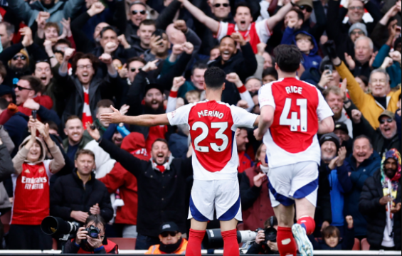 Arsenali rikthehet në krye të Premierligës, të paktën përkohësisht