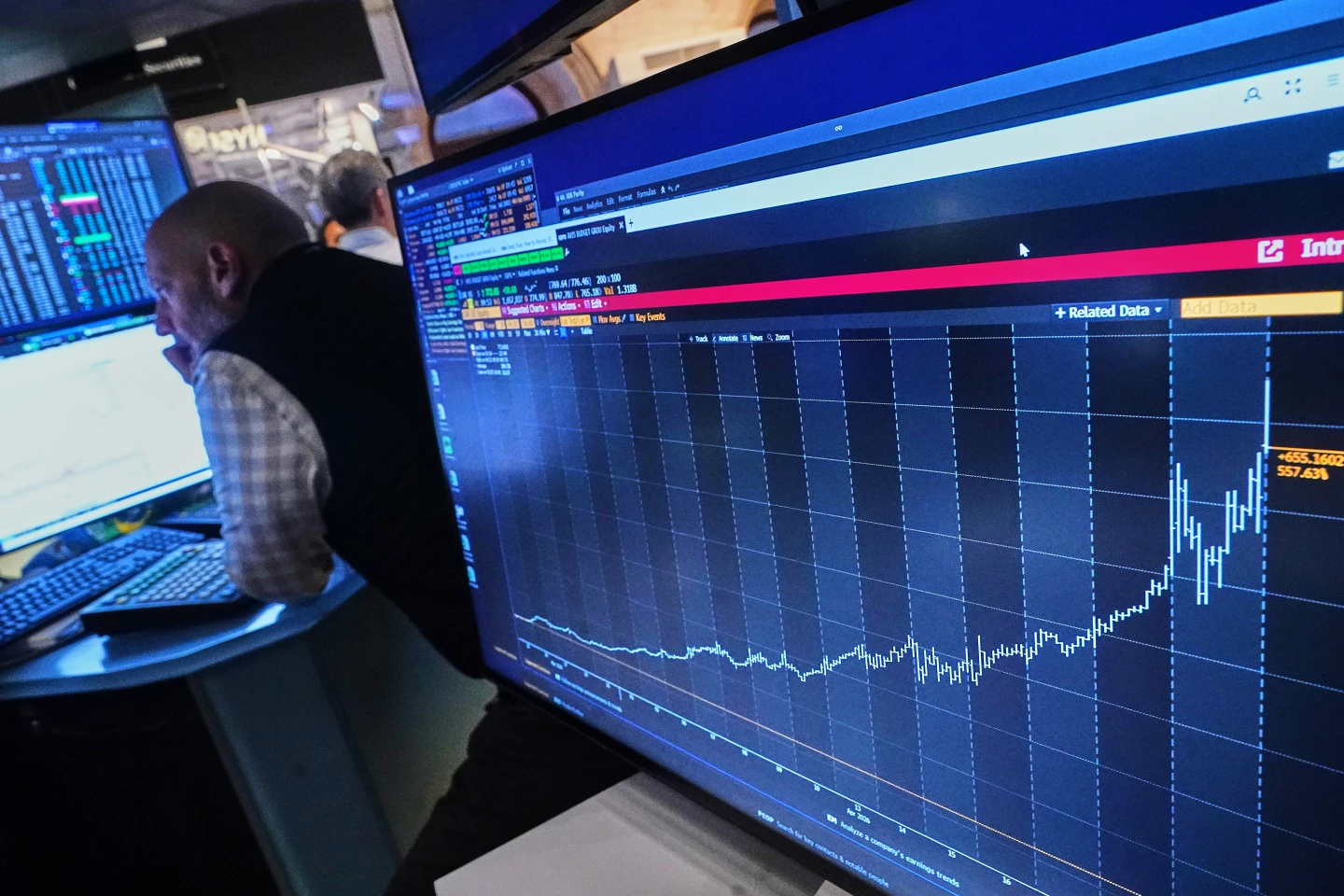 Paradoksi i Hormuzit: pse lufta po “ushqen” suksesin e bursave amerikane?