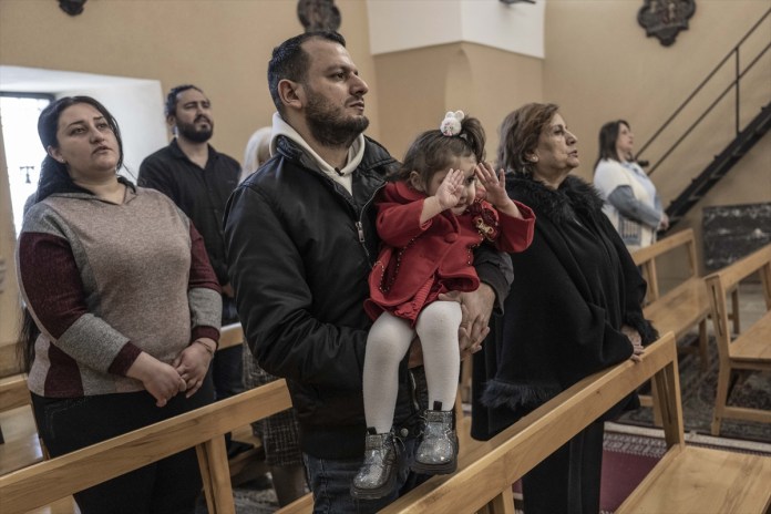 Një kishë në Liban tregon solidaritet duke hapur dyert për myslimanët e zhvendosur nga sulmet izraelite