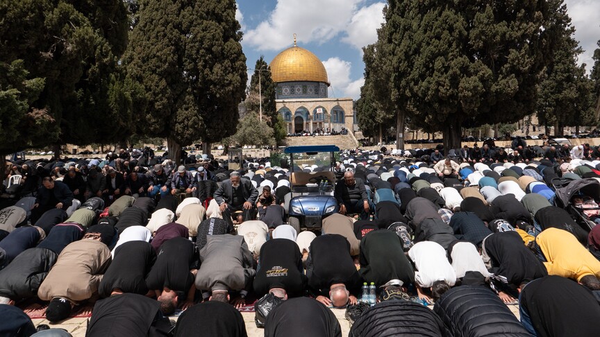 Xhamia Al-Aksa rihapet për besimtarët për namazin e parë të xhumasë pas një mbylljeje disa javore