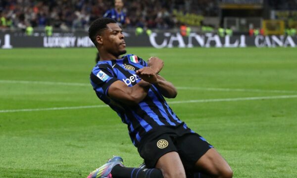 Dumfries mund të largohet nga Interi, Liverpooli dhe Barcelona në garë