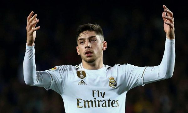 Kaos te Real Madridi: Valverde përfundon në spital pas përleshjes me Tchouamenin