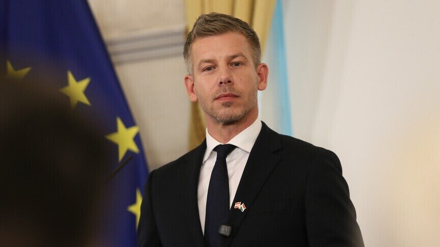 Hungaria tërheq kërkesën për t’u larguar nga GJNP-ja, ndalon importin e produkteve bujqësore nga Ukraina
