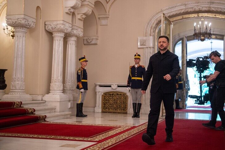 Zelenskyy mbërrin në Rumani për të marrë pjesë në Samitin e Bukureshtit