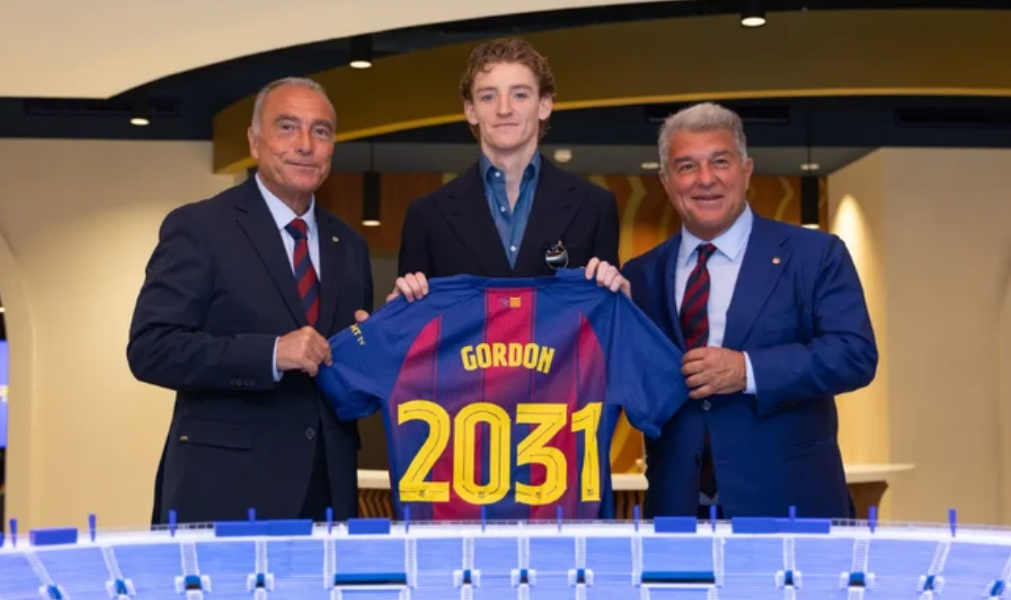 Anthony Gordon, basti i radhës i Laportës për të ardhmen e Barcelonës