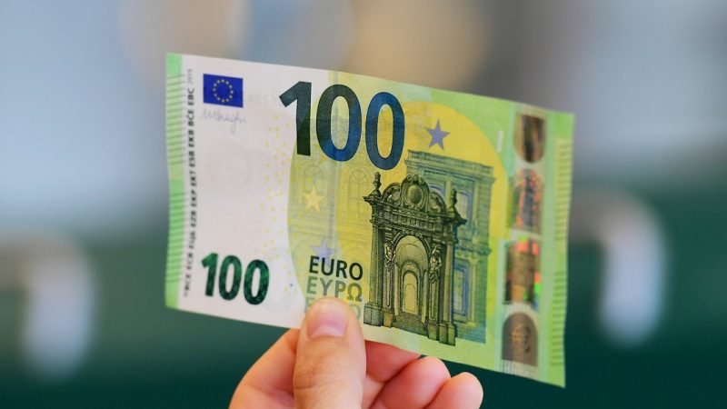 100 eurot për studentët dhe punëtorët privat, edhe pak orë deri në mbylljen e aplikimit