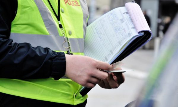 Në Prizren i raportuan parkimet e parregullta – Policia gjobit kundërvajtësit pas bashkëpunimit me qytetarë