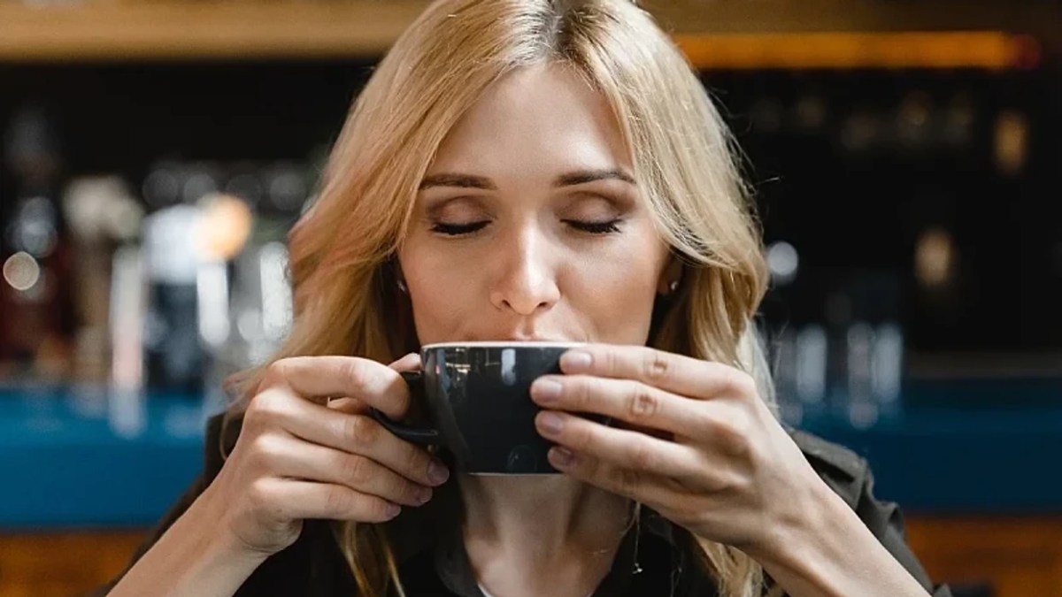 Si ndikon kafeja në thithjen e hekurit dhe si ta caktoni kohën e marrjes së tij