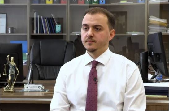 Ngrihet aktakuzë ndaj burrit që kërcënoi kryeprokurorin e Prizrenit dhe tre policë