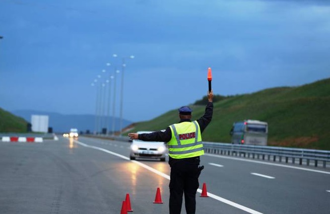 Prizren: Dënohen me 400 euro dhe sekuestrim të patentë-shoferit për 10 muaj dy “garues” të shpejtësisë