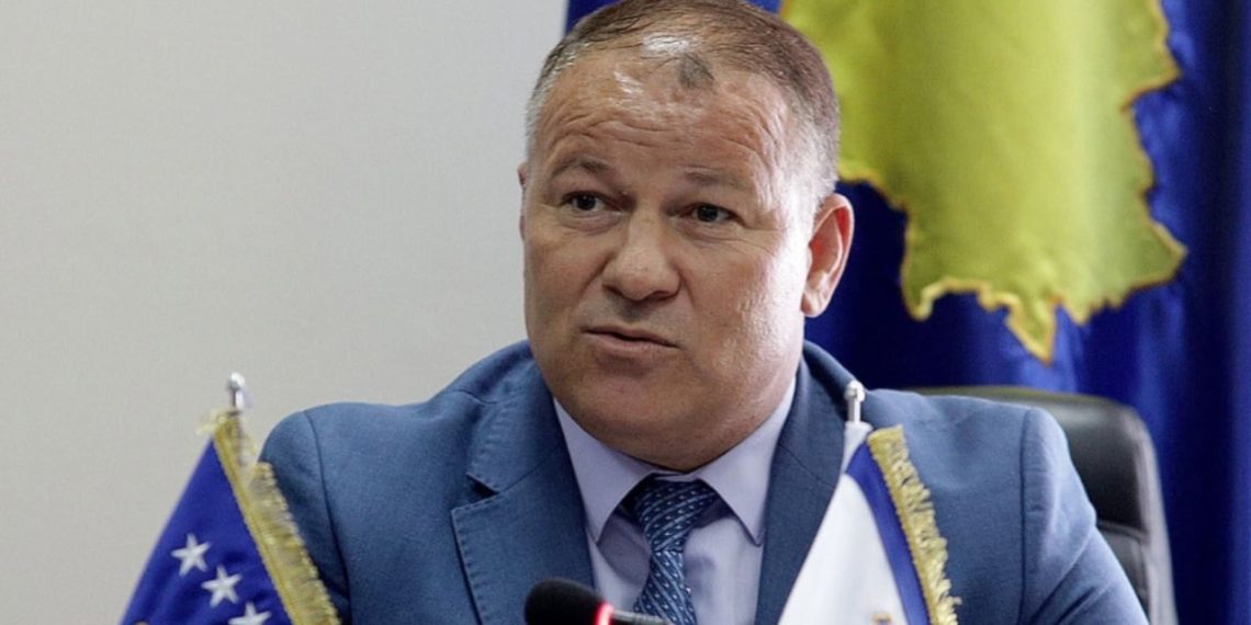 Dorëheqjet: kontrasti i fortë midis Kosovës dhe Shqipërisë