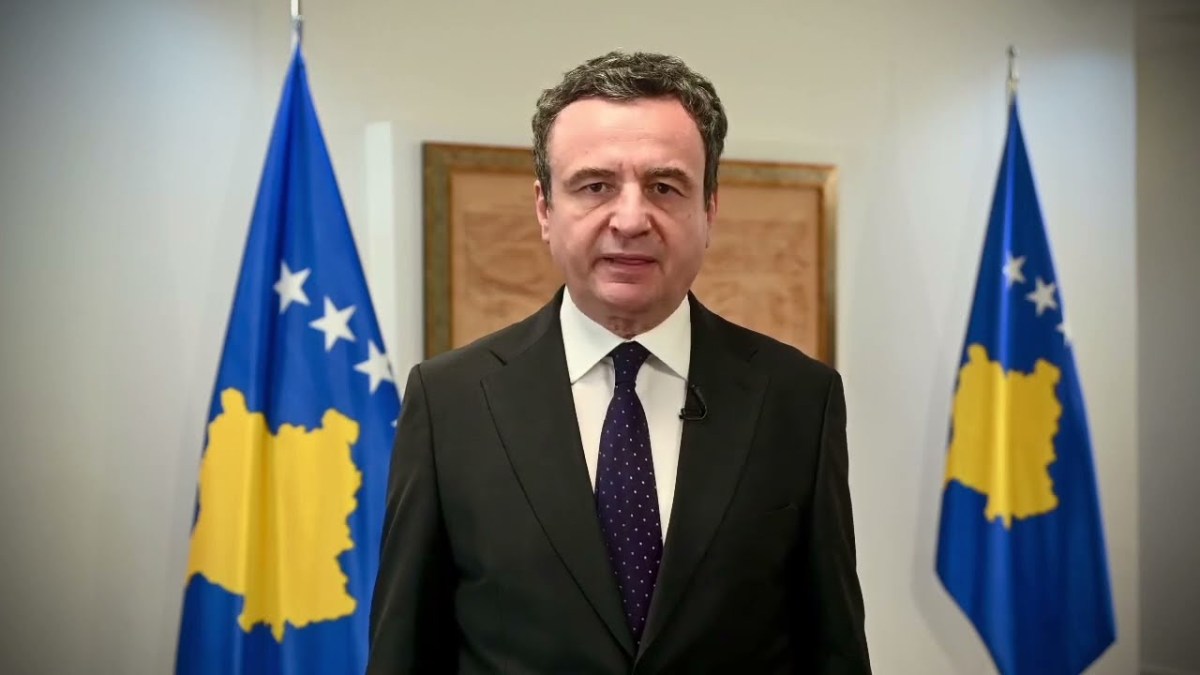Kurti mbërrin në Kuvend, fton konferencë